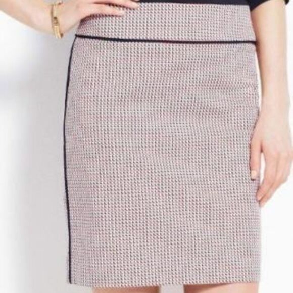 ANN TAYLOR PETITE  GEOMETRIC SKIRT - Picture 1 of 5